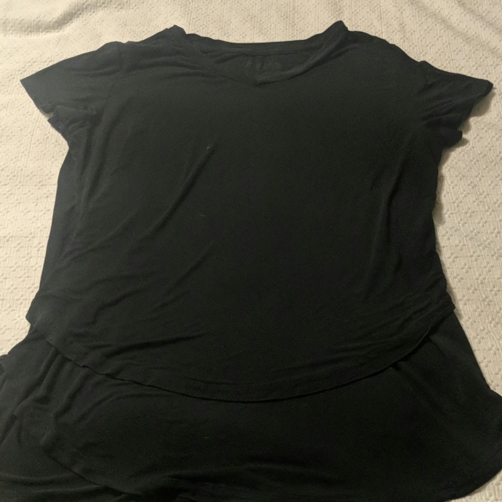 Black latched mama nursing tee, size M
